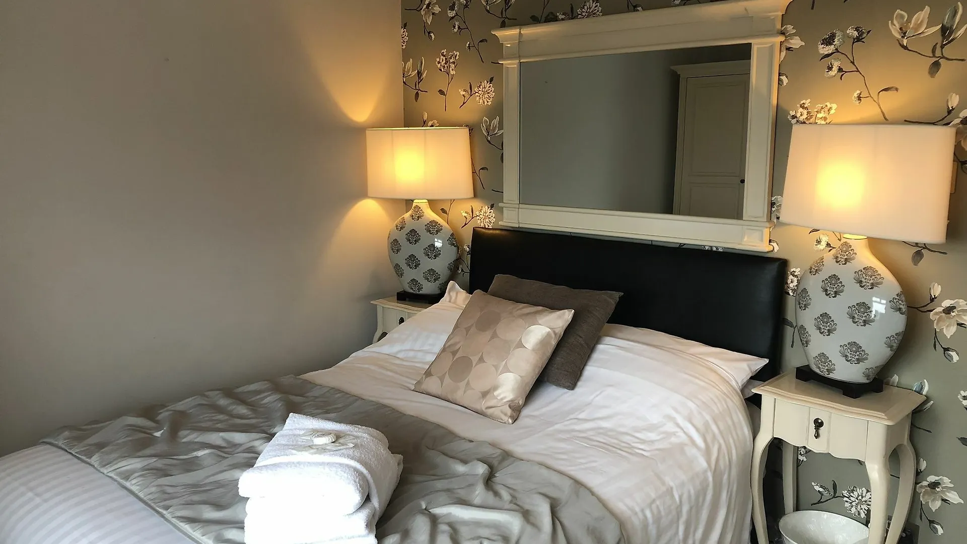 Peasehill Bed & Breakfast Лидс Великобритания